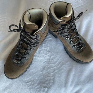 Raichle ladies hiking boots, brown size 9
